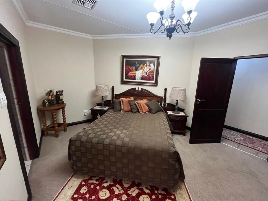 5 Bedroom Property for Sale in Christiana North West